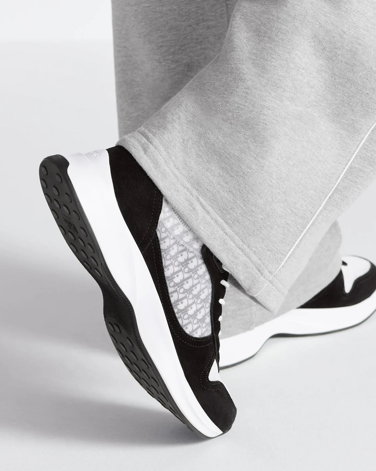 Dior B25 Runner Series Black‑White Oblique Mesh Suede Sneakers