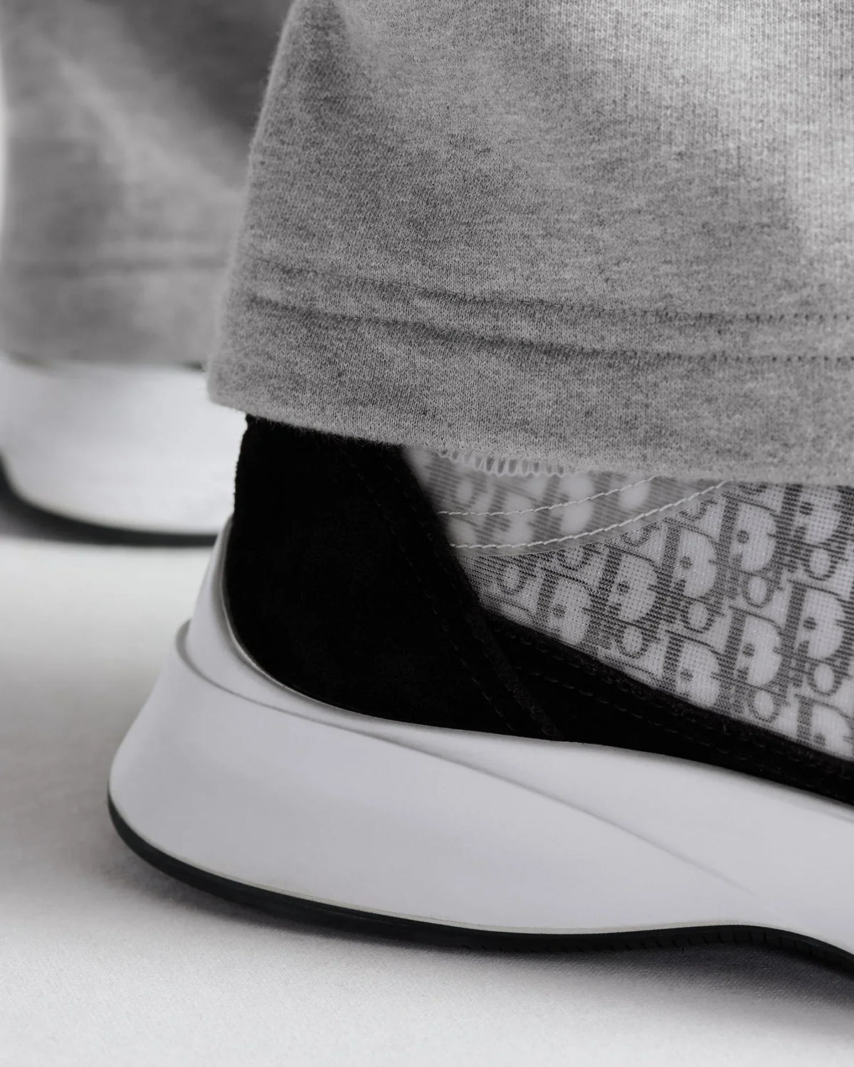 Dior B25 Runner Series Black‑White Oblique Mesh Suede Sneakers